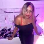 “Io sono un architetto e tu sei solo una hostess”: caccia al passeggero ubriaco che ha aggredito l’addetto e l’ha accusata di razzismo