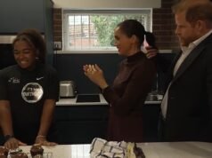 Il principe Harry è stato sorpreso a giocare con la coda di cavallo di Meghan durante la visita a Nottingham prima di rivelare che il figlio Archie “odia la matematica” – mentre Lilibet “ama” la ginnastica