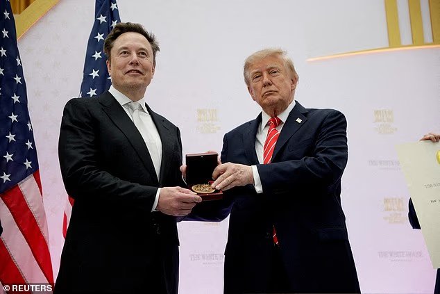 Elon Musk “è stato responsabile” del rallentamento del sistema satellitare Starlink che ha impedito all’Ucraina di intercettare i droni russi, sostengono fonti Elon Musk “è stato responsabile” del rallentamento del sistema satellitare Starlink che ha impedito all’Ucraina di intercettare i droni russi, sostengono fonti