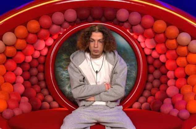 La star del Grande Fratello Omar riceve un severo avvertimento sul suo linguaggio poiché la discussione sul comportamento “coercitivo e controllante” diventa uno dei momenti di reality TV più lamentati di SEMPRE La star del Grande Fratello Omar riceve un severo avvertimento sul suo linguaggio poiché la discussione sul comportamento “coercitivo e controllante” diventa uno dei momenti di reality TV più lamentati di SEMPRE