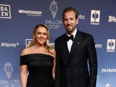 Le star arrivano per la sfarzosa festa del Pallone d’Oro a Londra: la star del Trono di Spade Sophie Turner, Jorja Smith e Kate Scott si uniscono alle leggende dello sport Gary Lineker e Ronaldo… con il capitano dell’Inghilterra Harry Kane che spera di ottenere il primo premio