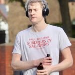 James Acaster suda nervosamente in palestra mentre i suoi co-protagonisti di Celebrity Traitors si precipitano a difendere la sua tavola rotonda bomba rivelando e lodando come “un’anima straordinaria”