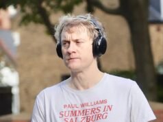 James Acaster suda nervosamente in palestra mentre i suoi co-protagonisti di Celebrity Traitors si precipitano a difendere la sua tavola rotonda bomba rivelando e lodando come “un’anima straordinaria”