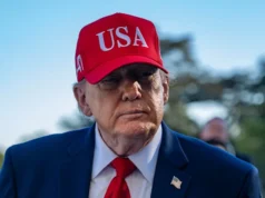 Trump valuta se unirsi alla lotta contro gli Houthi dopo che l’attacco all’aeroporto saudita ha ucciso 12 persone