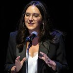 Lo staff infuriato della CBS non riesce ancora a mettersi in contatto con Bari Weiss dopo il crollo degli scandali e degli ascolti