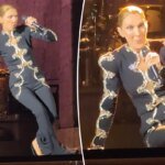 Celine Dion fa una caduta spaventosa sul palco durante la residenza a Parigi – e non perde un solo colpo