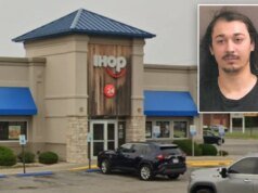Un uomo armato dell’Indiana accusa il cuoco dell’IHOP di aver fatto sesso con sua moglie prima di inseguirlo con un coltello: documenti del tribunale
