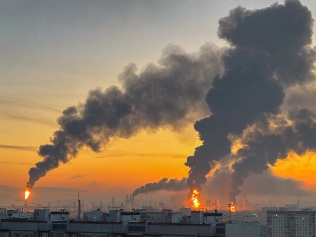 La Russia afferma che l’Ucraina riprende gli attacchi alle raffinerie di petrolio La Russia afferma che l’Ucraina riprende gli attacchi alle raffinerie di petrolio