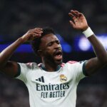 Vinicius si scusa per il cartellino rosso strappato ma potrebbe saltare El Clasico