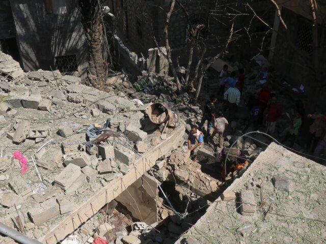 I combattimenti infuriano a Taiz, nello Yemen, mentre le Nazioni Unite avvertono che ci sono quasi 260.000 sfollati I combattimenti infuriano a Taiz, nello Yemen, mentre le Nazioni Unite avvertono che ci sono quasi 260.000 sfollati