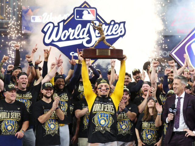 MLB World Series: perché il più grande palcoscenico del baseball ha lottato per il pubblico? MLB World Series: perché il più grande palcoscenico del baseball ha lottato per il pubblico?