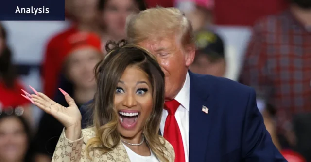 Le manifestazioni elettorali di Trump stanno diventando sempre più strane, rilassate e razziste Le manifestazioni elettorali di Trump stanno diventando sempre più strane, rilassate e razziste
