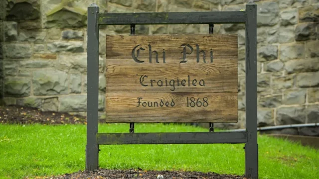 Documenti non sigillati descrivono in dettaglio le indagini di Cornell sul presunto stupro nella casa della confraternita Documenti non sigillati descrivono in dettaglio le indagini di Cornell sul presunto stupro nella casa della confraternita