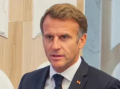 Macron attacca le “stupide” affermazioni di Trump e di altri che incolpano i migranti per le rivolte