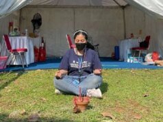 La pioggia di Rara Pawang voluta improvvisamente da Riyuka Bunga, molti netizen chiedono aiuto per spegnere gli incendi boschivi e terrestri nel Kalimantan