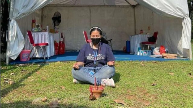 La pioggia di Rara Pawang voluta improvvisamente da Riyuka Bunga, molti netizen chiedono aiuto per spegnere gli incendi boschivi e terrestri nel Kalimantan La pioggia di Rara Pawang voluta improvvisamente da Riyuka Bunga, molti netizen chiedono aiuto per spegnere gli incendi boschivi e terrestri nel Kalimantan