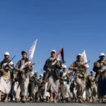 Chi sono gli Houthi, il gruppo alleato dell’Iran nello Yemen che sta interrompendo il commercio nel Mar Rosso?