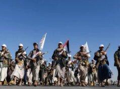 Chi sono gli Houthi, il gruppo alleato dell’Iran nello Yemen che sta interrompendo il commercio nel Mar Rosso?