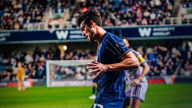 La reazione del Millwall FC dopo che Elkan Baggott ha portato la nazionale indonesiana ai campioni della FIFA ASEAN Cup 2026