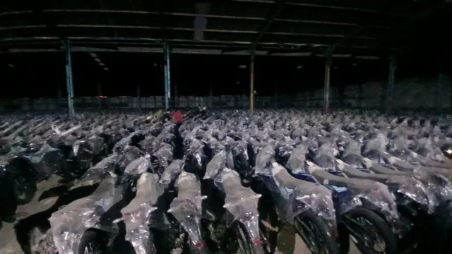 Lo Stato perde 863 miliardi di IDR nel caso di corruzione del cluster di motociclette elettriche MBG, 5.565 unità non possono essere utilizzate perché non ci sono batterie Lo Stato perde 863 miliardi di IDR nel caso di corruzione del cluster di motociclette elettriche MBG, 5.565 unità non possono essere utilizzate perché non ci sono batterie
