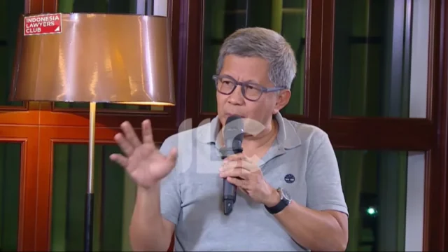 Infine, Rocky Gerung fa trapelare il motivo principale per cui è diventato vicecandidato alla presidenza, alludendo al partito e al re Infine, Rocky Gerung fa trapelare il motivo principale per cui è diventato vicecandidato alla presidenza, alludendo al partito e al re