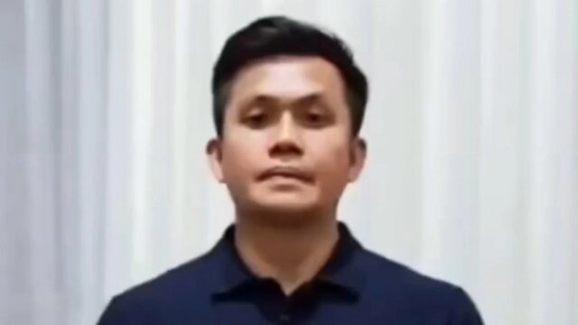 L’aiutante del governatore del Kalimantan orientale si scusa dopo il video virale dell’intercettazione degli studenti in manifestazione L’aiutante del governatore del Kalimantan orientale si scusa dopo il video virale dell’intercettazione degli studenti in manifestazione