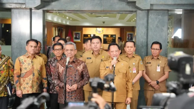 Lingua: Disponibilità del bilancio per la riabilitazione e la ricostruzione post-catastrofe di Sumatra per l’assistenza regionale, questo è il risultato dell’incontro Tito-Suahasil Lingua: Disponibilità del bilancio per la riabilitazione e la ricostruzione post-catastrofe di Sumatra per l’assistenza regionale, questo è il risultato dell’incontro Tito-Suahasil