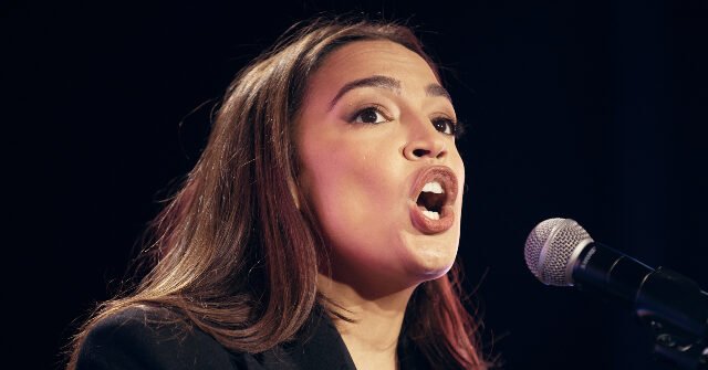 AOC parla dal pulpito della chiesa cattolica, mobilitando la sinistra AOC parla dal pulpito della chiesa cattolica, mobilitando la sinistra