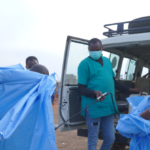 La violenza delle milizie svuota il campo da 19.000 persone nel cuore dell’epidemia di Ebola mentre il bilancio delle vittime aumenta