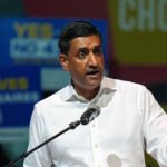 Ro Khanna sulla tassazione dei miliardari: “Non avete costruito questi soldi da soli”