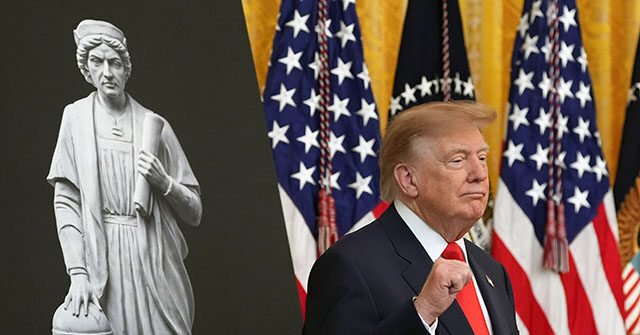 Trump afferma che i giorni del saccheggio delle statue di Cristoforo Colombo sono finiti Trump afferma che i giorni del saccheggio delle statue di Cristoforo Colombo sono finiti