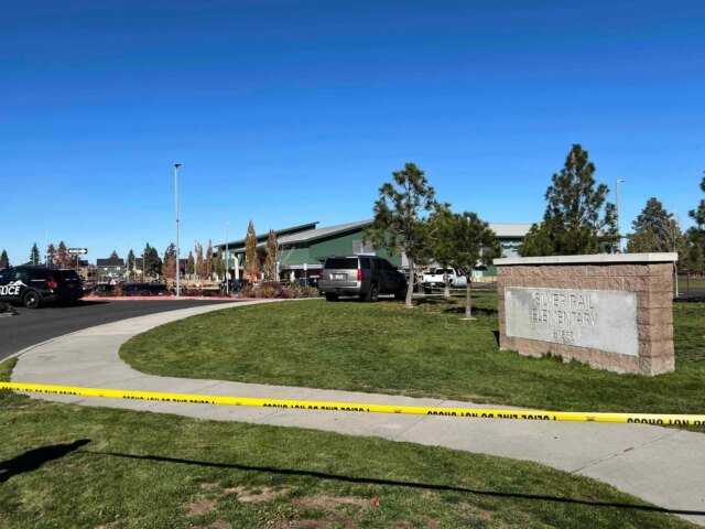 Almeno 4, tra cui 3 bambini, uccisi nella sparatoria in una scuola elementare americana