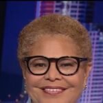 Karen Bass: Trump ha “invaso” Los Angeles per intimidire gli immigrati latini