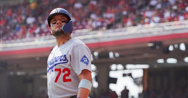 GUARDA: Test di cittadinanza statunitense di Miguel Rojas Aces dei Dodgers: “Sono davvero orgoglioso di essere americano” GUARDA: Test di cittadinanza statunitense di Miguel Rojas Aces dei Dodgers: “Sono davvero orgoglioso di essere americano”