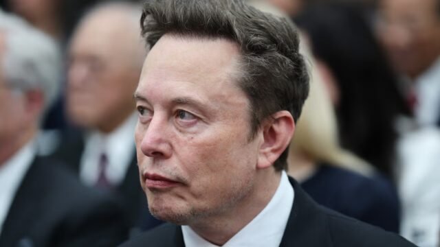 Elon Musk investe oltre 150 milioni di dollari nel gruppo repubblicano del Senato, aiutando Ken Paxton