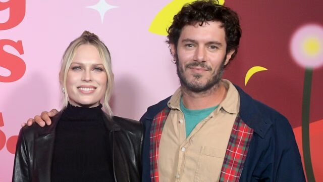 Il creatore di “Nessuno vuole questo” condivide sentimenti “complicati” sull’appello di Adam Brody per una Palestina libera
