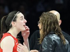 Caitlin Clark mette all’angolo gli arbitri dopo essere stata insanguinata da una gomitata in faccia