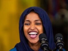Ilhan Omar sorride e dice di essere “brava” nelle indagini sulle frodi