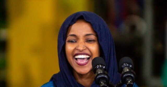 Ilhan Omar sorride e dice di essere “brava” nelle indagini sulle frodi Ilhan Omar sorride e dice di essere “brava” nelle indagini sulle frodi
