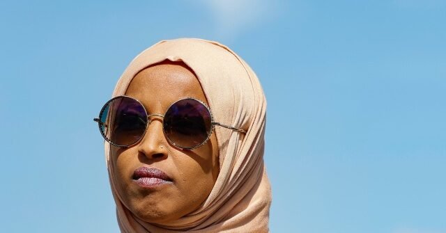 Ilhan Omar nega che il suo vero nome sia “Ilhan Nur Said Elmi” Ilhan Omar nega che il suo vero nome sia “Ilhan Nur Said Elmi”