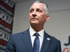 Il democratico della Florida David Jolly “chiede soldi” dopo l’abitudine del Ritz Carlton Hotel