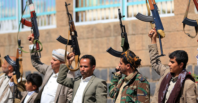 Gli Houthi lanciano altri missili e il quartier generale della compagnia petrolifera saudita è gravemente danneggiato Gli Houthi lanciano altri missili e il quartier generale della compagnia petrolifera saudita è gravemente danneggiato