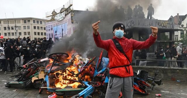 La rivolta degli estremisti di sinistra si estende a Bruxelles, accusata l’infiltrazione dell’Antifa La rivolta degli estremisti di sinistra si estende a Bruxelles, accusata l’infiltrazione dell’Antifa