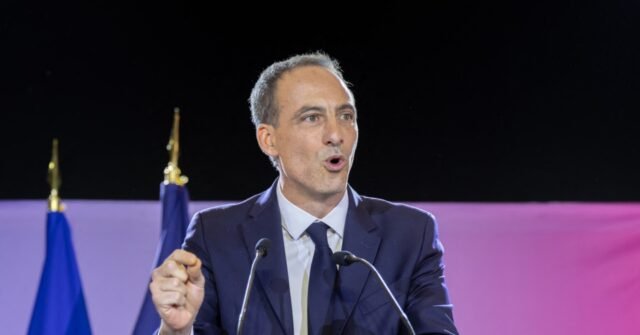 Il vincitore delle primarie socialiste promette di impedire al trumpismo di conquistare la Francia Il vincitore delle primarie socialiste promette di impedire al trumpismo di conquistare la Francia