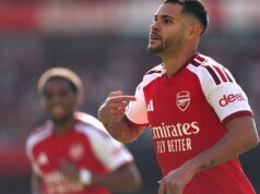 L’Arsenal ha battuto il Leeds 2-1 nella vittoria in rimonta e si è portato al livello del Manchester City in testa alla classifica