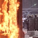 Farage: “Se non ci svegliamo, il nostro futuro sarà il massacro francese”