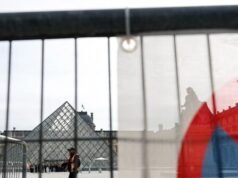 Il Museo del Louvre di Parigi chiude sabato in previsione della violenza