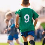 La madre accompagna la partita di calcio giovanile, uccidendo 2 persone e ferendone 11