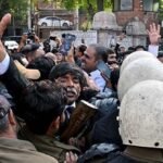 Il Pakistan dichiara lo stato di emergenza e arresta i leader del partito dell’ex primo ministro Imran Khan