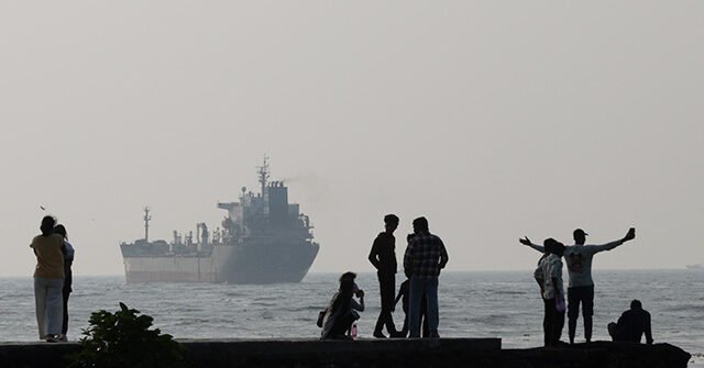 I flussi di petrolio tornano ai livelli prebellici nonostante la ripresa del terrorismo Hormuz in Iran I flussi di petrolio tornano ai livelli prebellici nonostante la ripresa del terrorismo Hormuz in Iran